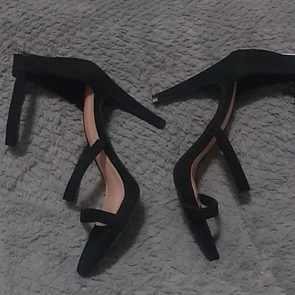 Shoes - Picture 3 of 8